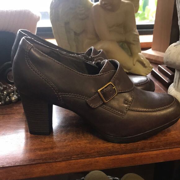 Clark’s shoes - Picture 3 of 8